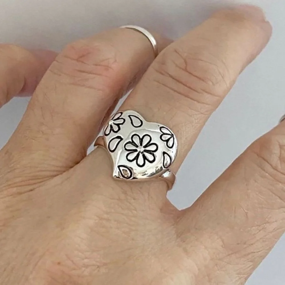 FLOWER RING - Picture 1 of 8
